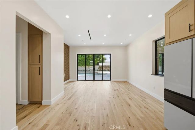 8542 De Celis Pl, North Hills, CA 91343