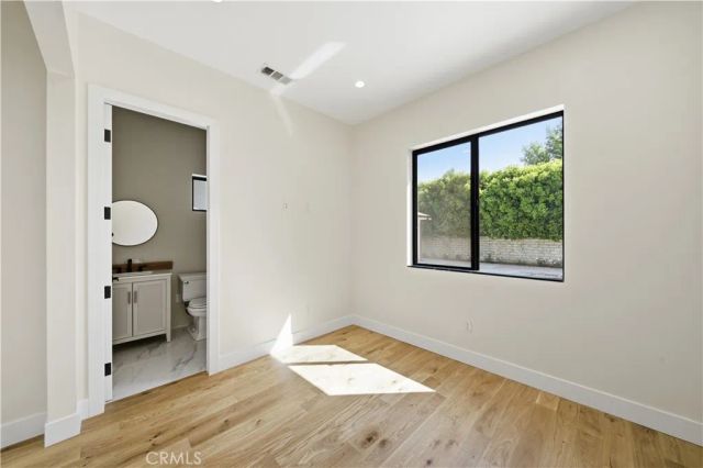 8542 De Celis Pl, North Hills, CA 91343