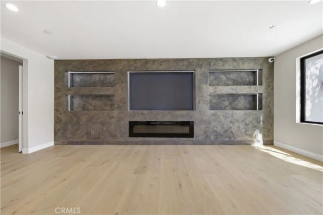 8542 De Celis Pl, North Hills, CA 91343