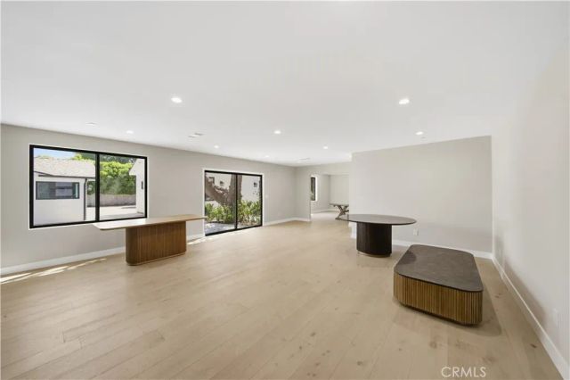 8542 De Celis Pl, North Hills, CA 91343