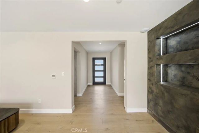 8542 De Celis Pl, North Hills, CA 91343