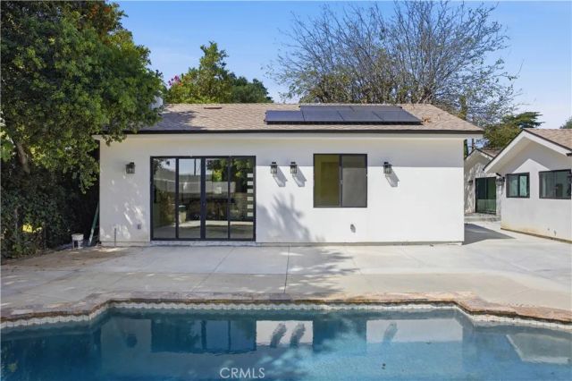 8542 De Celis Pl, North Hills, CA 91343