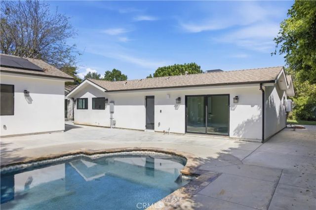 8542 De Celis Pl, North Hills, CA 91343