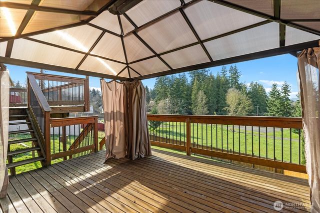 8412 74th Drive NE, Marysville, WA 98270