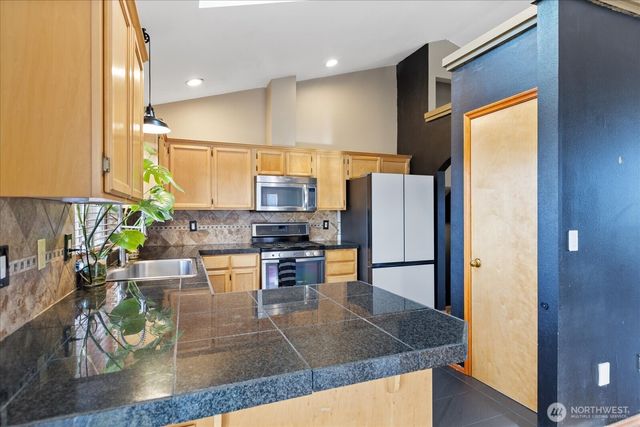 8412 74th Drive NE, Marysville, WA 98270