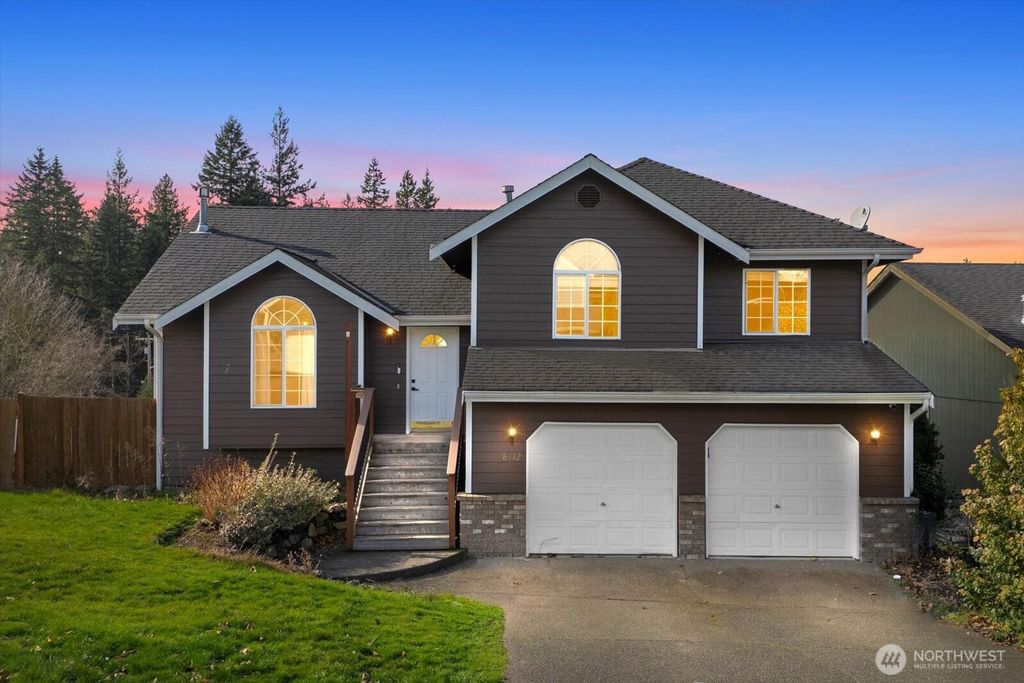 8412 74th Drive NE, Marysville, WA 98270