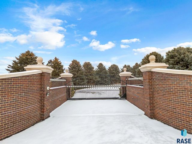 40580 250th St Street, Mitchell, SD 57301