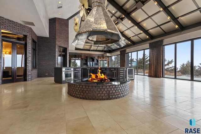 40580 250th St Street, Mitchell, SD 57301