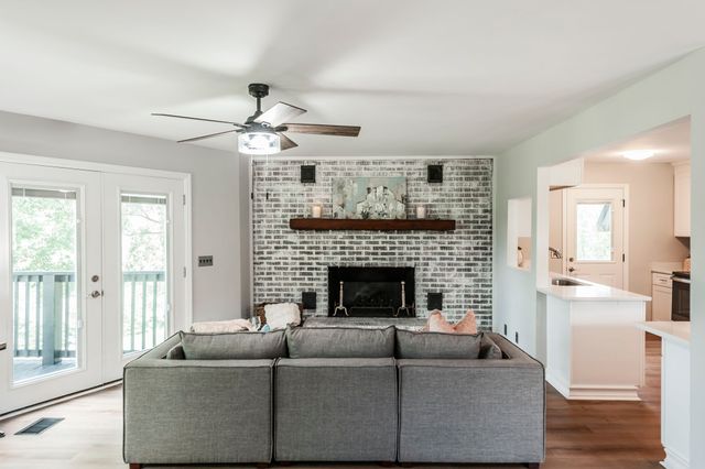 6040 New Cut Rd, Greenbrier, TN 37073