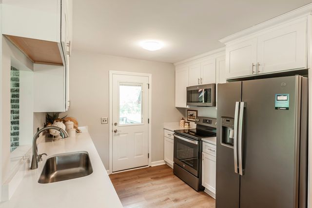 6040 New Cut Rd, Greenbrier, TN 37073