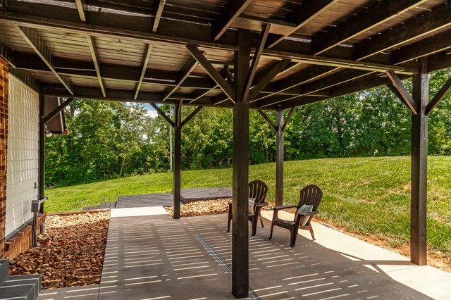 6040 New Cut Rd, Greenbrier, TN 37073