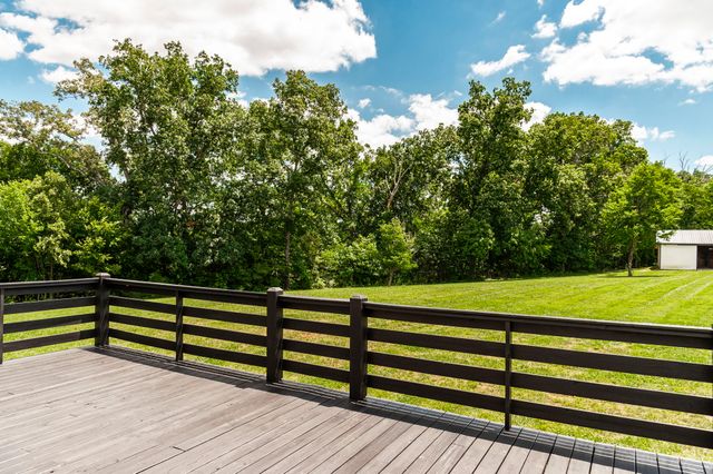 6040 New Cut Rd, Greenbrier, TN 37073