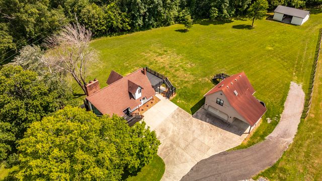 6040 New Cut Rd, Greenbrier, TN 37073