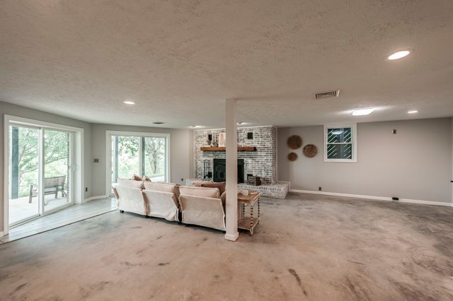 6040 New Cut Rd, Greenbrier, TN 37073