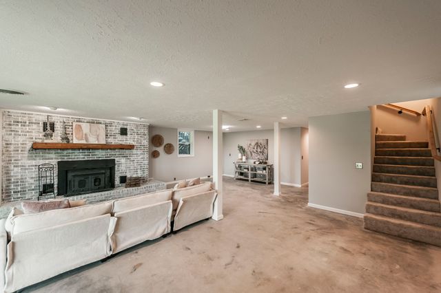 6040 New Cut Rd, Greenbrier, TN 37073