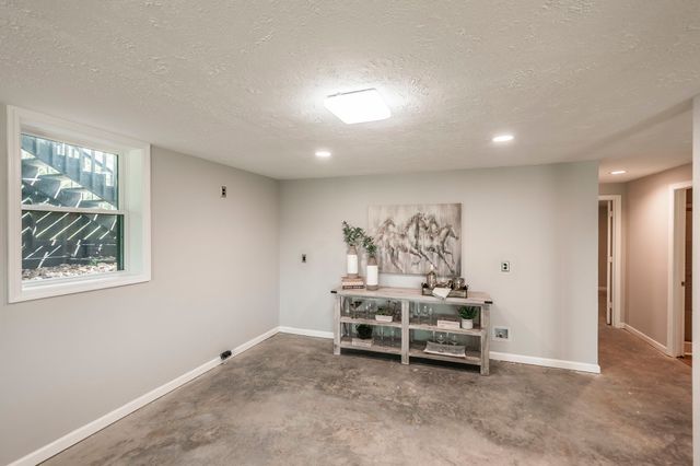 6040 New Cut Rd, Greenbrier, TN 37073