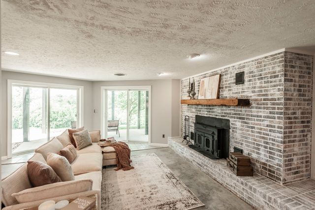 6040 New Cut Rd, Greenbrier, TN 37073
