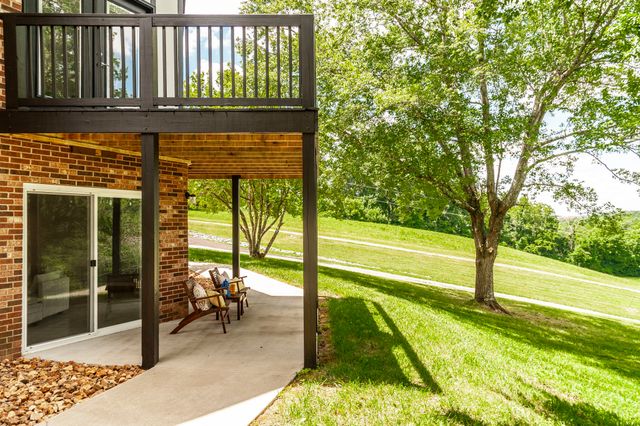 6040 New Cut Rd, Greenbrier, TN 37073