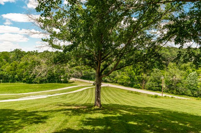 6040 New Cut Rd, Greenbrier, TN 37073