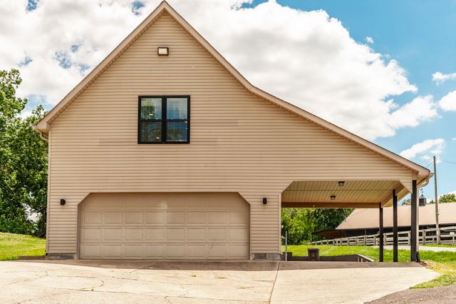 6040 New Cut Rd, Greenbrier, TN 37073