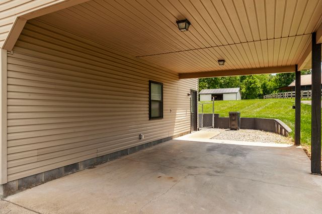 6040 New Cut Rd, Greenbrier, TN 37073