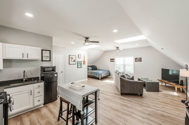 6040 New Cut Rd, Greenbrier, TN 37073