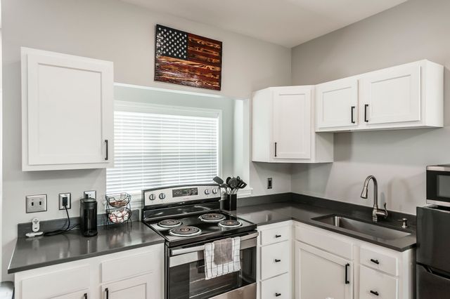 6040 New Cut Rd, Greenbrier, TN 37073