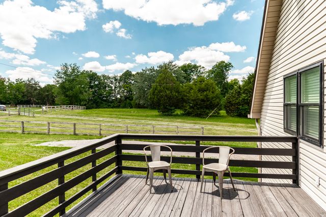 6040 New Cut Rd, Greenbrier, TN 37073