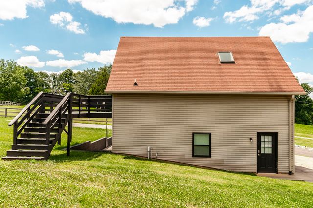 6040 New Cut Rd, Greenbrier, TN 37073