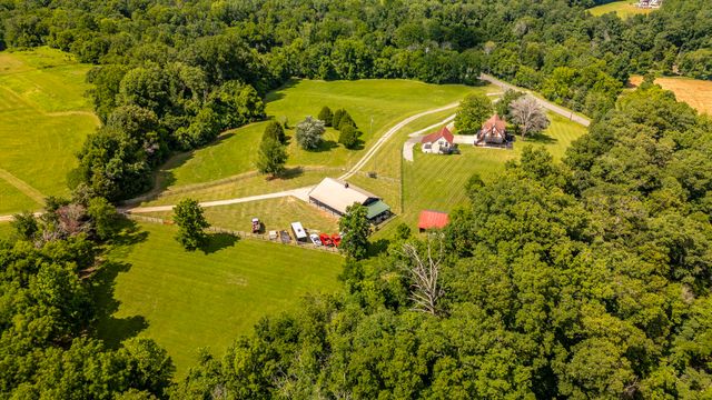 6040 New Cut Rd, Greenbrier, TN 37073