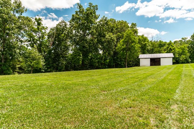 6040 New Cut Rd, Greenbrier, TN 37073