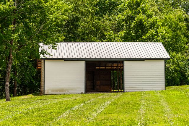 6040 New Cut Rd, Greenbrier, TN 37073