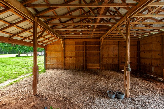 6040 New Cut Rd, Greenbrier, TN 37073