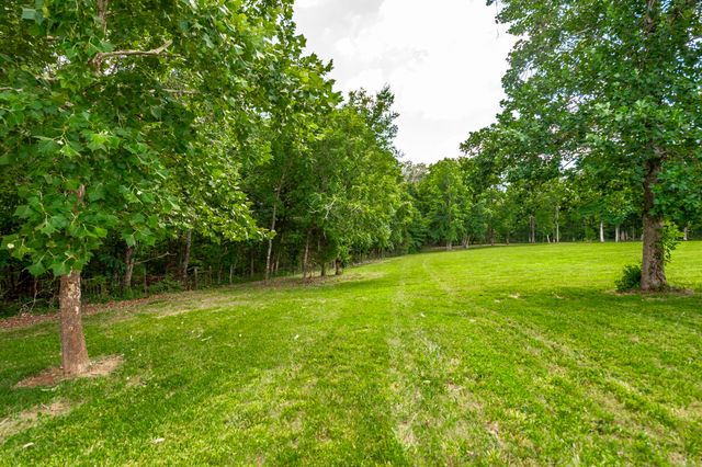6040 New Cut Rd, Greenbrier, TN 37073