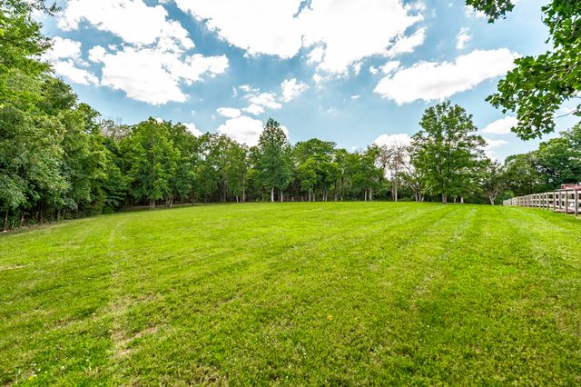 6040 New Cut Rd, Greenbrier, TN 37073