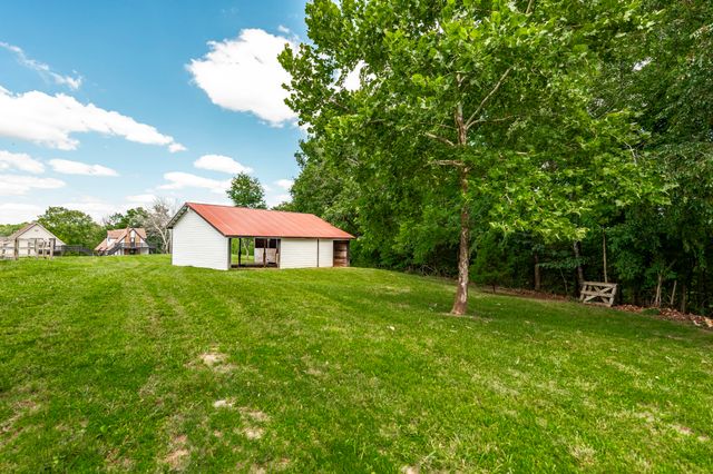 6040 New Cut Rd, Greenbrier, TN 37073