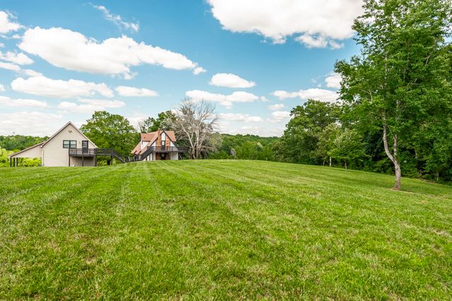 6040 New Cut Rd, Greenbrier, TN 37073