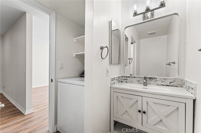18316 Hatteras 20, Tarzana, CA 91356