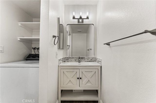 18316 Hatteras 20, Tarzana, CA 91356