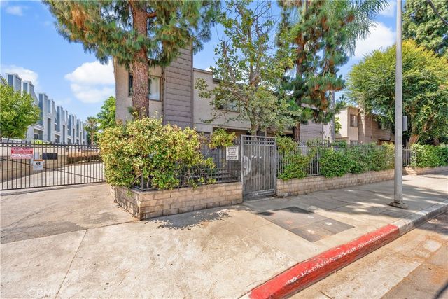 18316 Hatteras 20, Tarzana, CA 91356