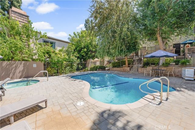 18316 Hatteras 20, Tarzana, CA 91356