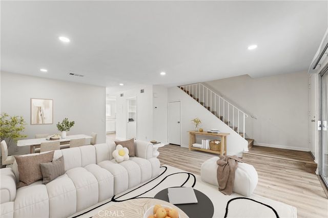 18316 Hatteras 20, Tarzana, CA 91356