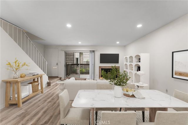 18316 Hatteras 20, Tarzana, CA 91356