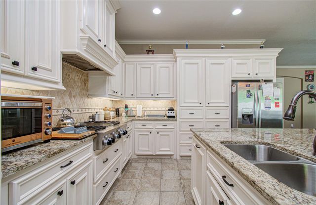 314 Martin Luther King Street S, Ames, TX 77575