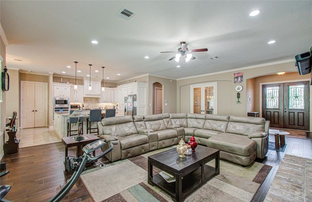 314 Martin Luther King Street S, Ames, TX 77575