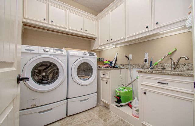 314 Martin Luther King Street S, Ames, TX 77575
