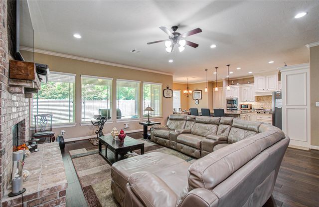 314 Martin Luther King Street S, Ames, TX 77575