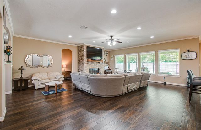 314 Martin Luther King Street S, Ames, TX 77575