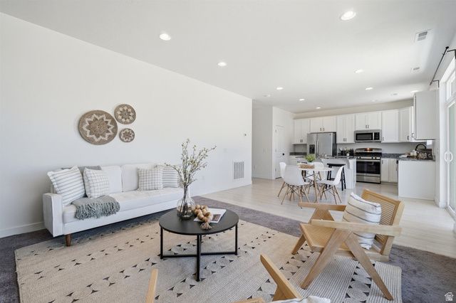 1706 W PARKVIEW DR, Syracuse, UT 84075