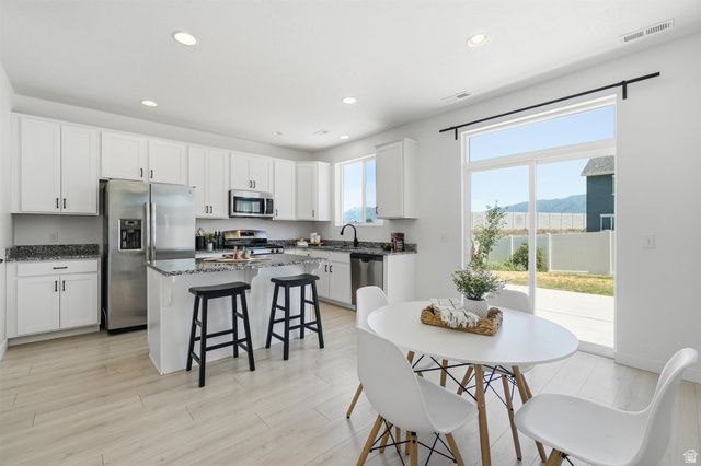 1706 W PARKVIEW DR, Syracuse, UT 84075